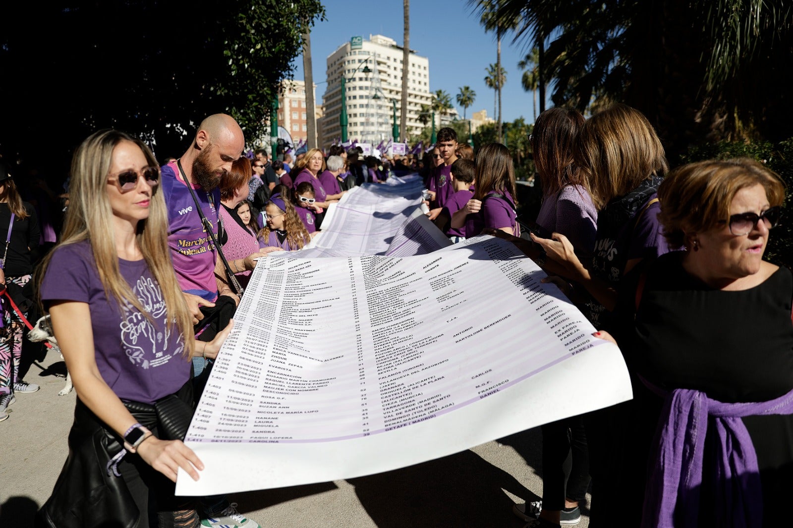 Unas 3.000 personas participan en la manifestación del 25N en Málaga