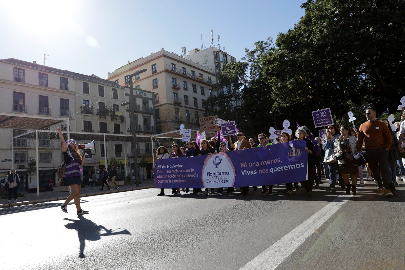 Unas 3.000 personas participan en la manifestación del 25N en Málaga