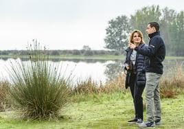 Teresa Ribera y Juanma Moreno, este lunes en el Parque Nacional de Doñana