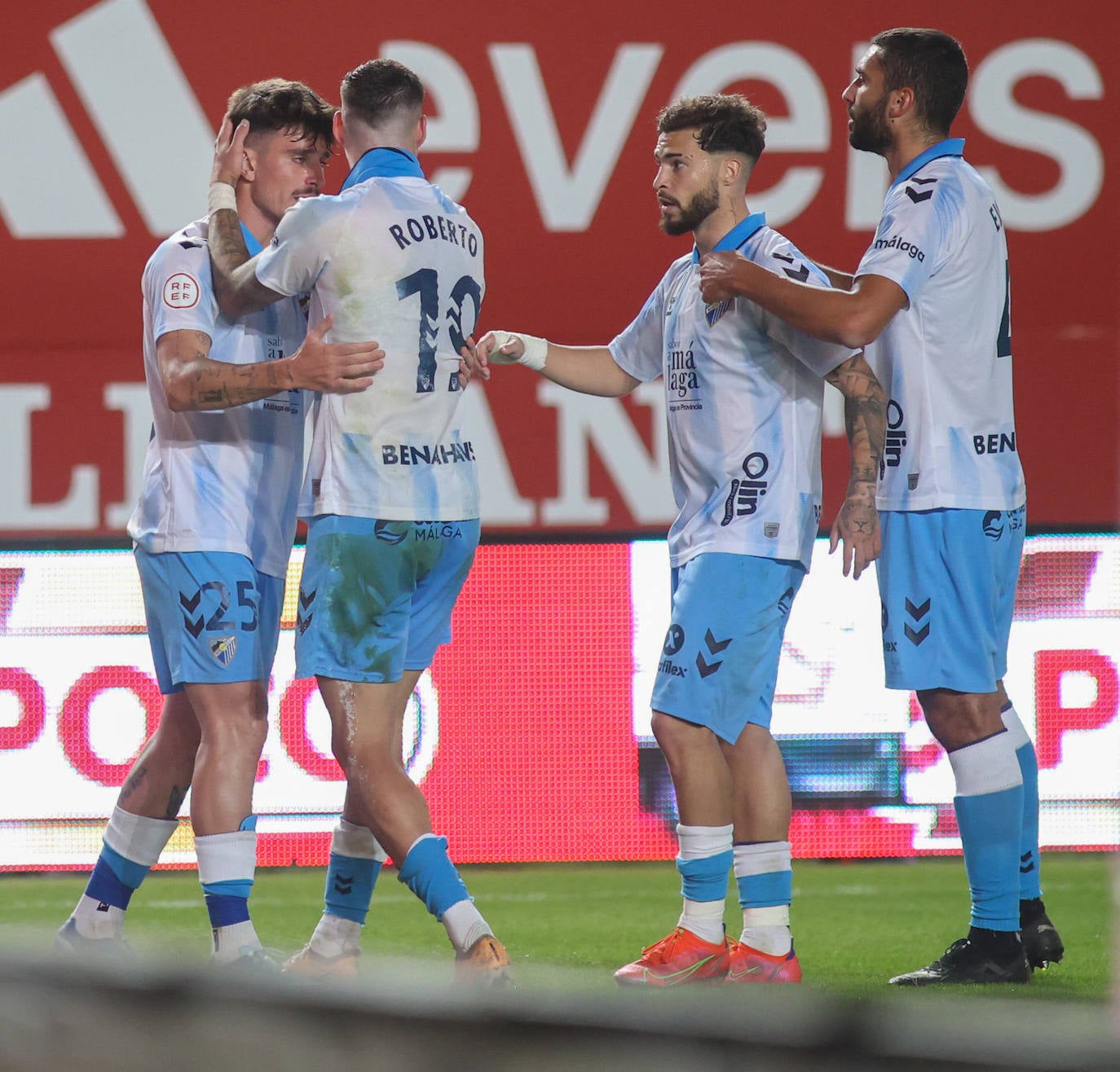 La goleada del Málaga en Murcia, en imágenes