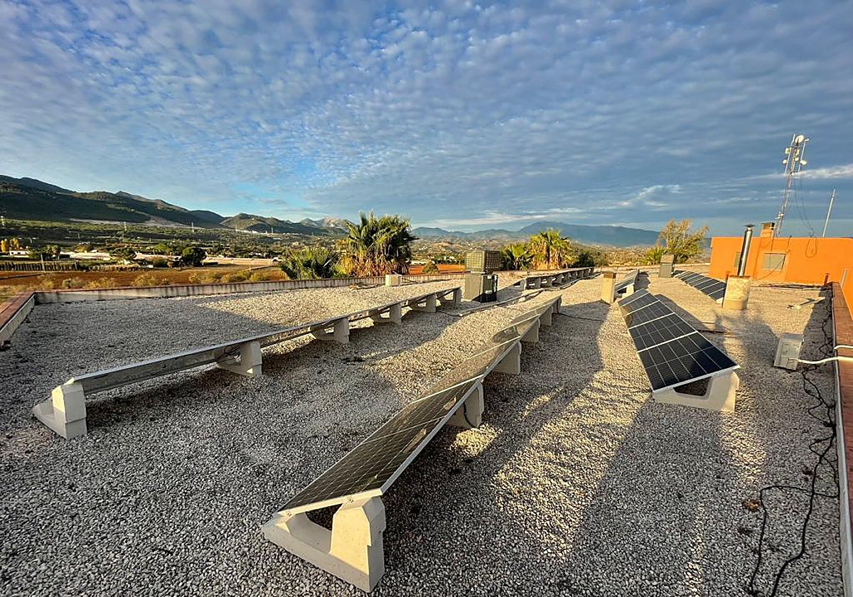 Las placas fotovoltáicas instaladas en el IES Montecillos de Coín.