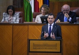 Juanma Moreno, durante su intervención en el Parlamento.