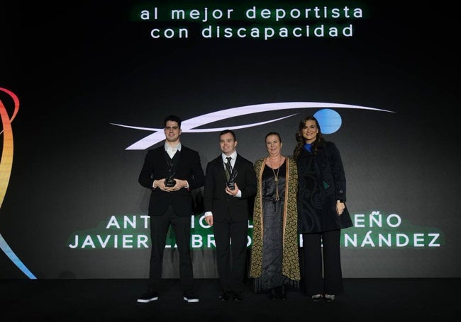 Javier Labrador Fernández, a la izquierda, otro de los malagueños premiados.