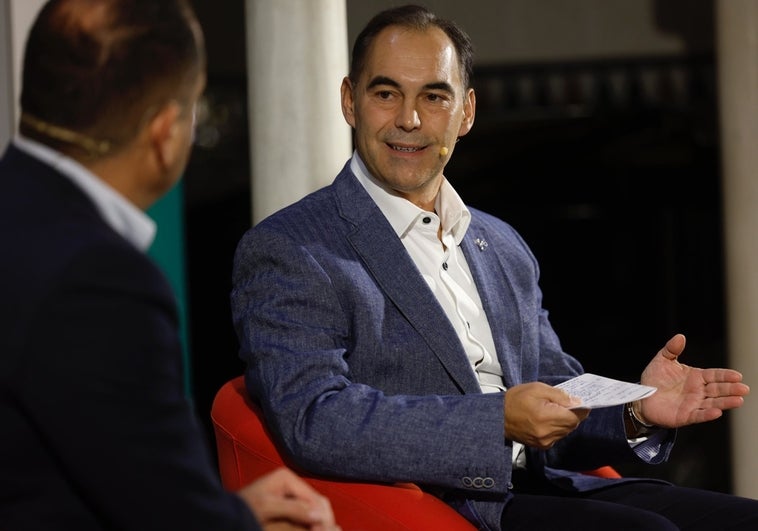 El alcalde de Benalmádena, durante su participación en el foro Rumbo.