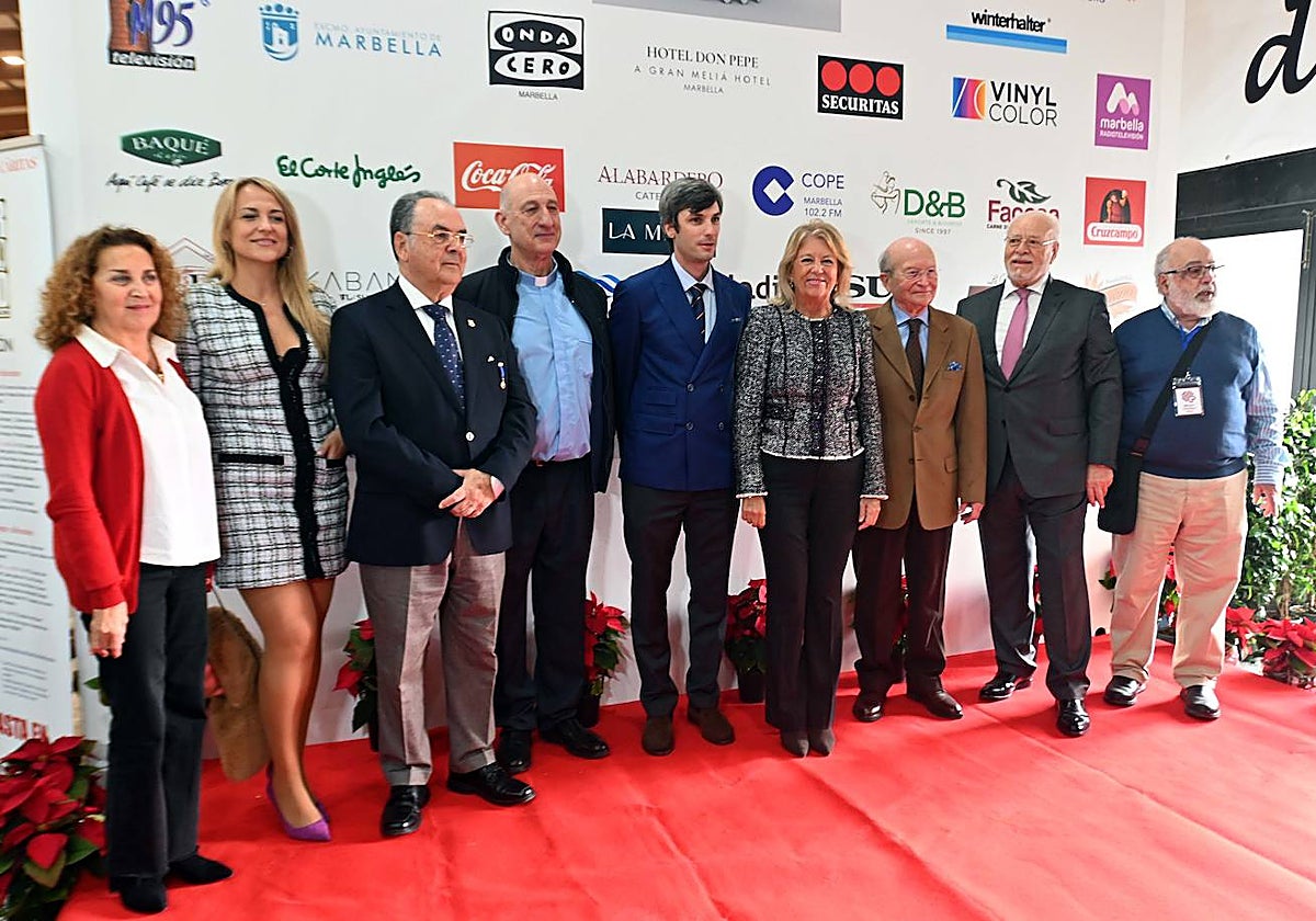 Photocall con motivo de la inauguración del Bazar Solidario de Navidad de Cáritas.