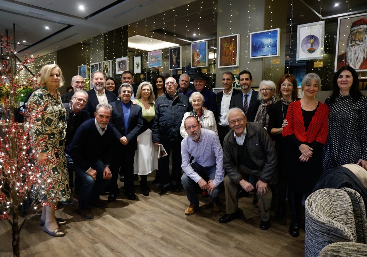 Los artistas y organizadores, en el hall del hotel Málaga Palacio.