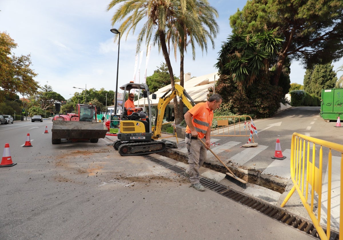 Marbella inicia la modernización del alumbrado en Cánovas del Castillo