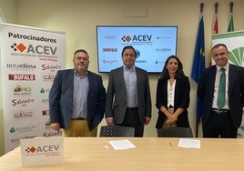Unicaja y la ACEV renuevan su colaboración para apoyar a las empresas de Vélez-Málaga