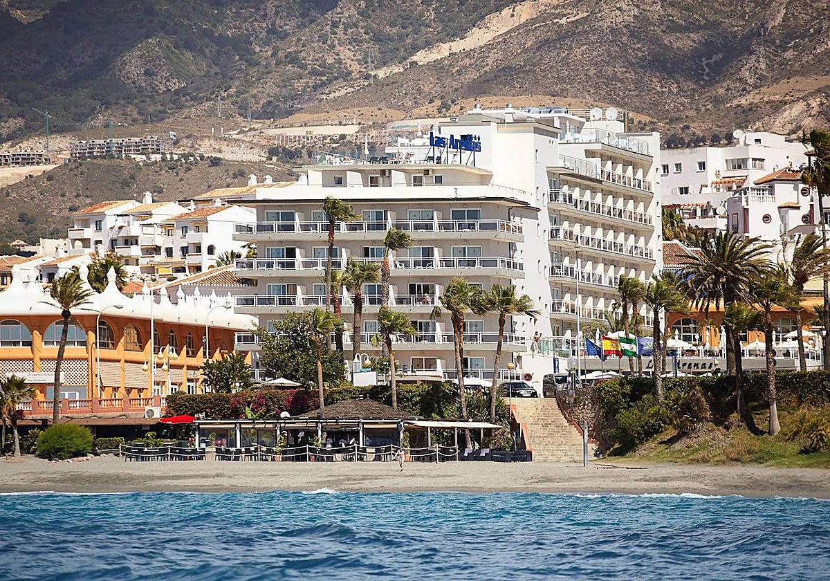 Vista de un hotel en primera línea de playa de la Costa del Sol.