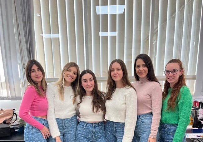 Bettinetti con su equipo, del que destaca que «no son serias» e incluso, se avisan «cuando hay ofertas de ropa».