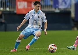 Aarón Ochoa durante su debut con el Málaga ante el Eldense en La Rosaleda.