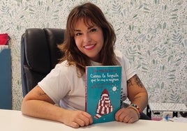 La pediatra Marta Garín, con su libro sobre los mitos de la crianza.