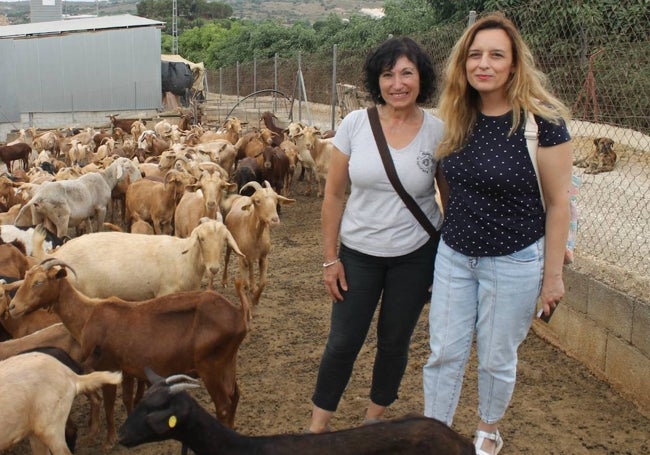 Paloma López con una de las protagonistas