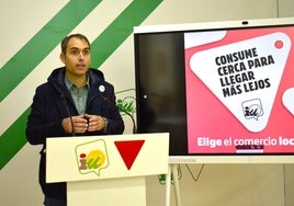 Toni Valero, este lunes, en la sede provincial de IU en Málaga.