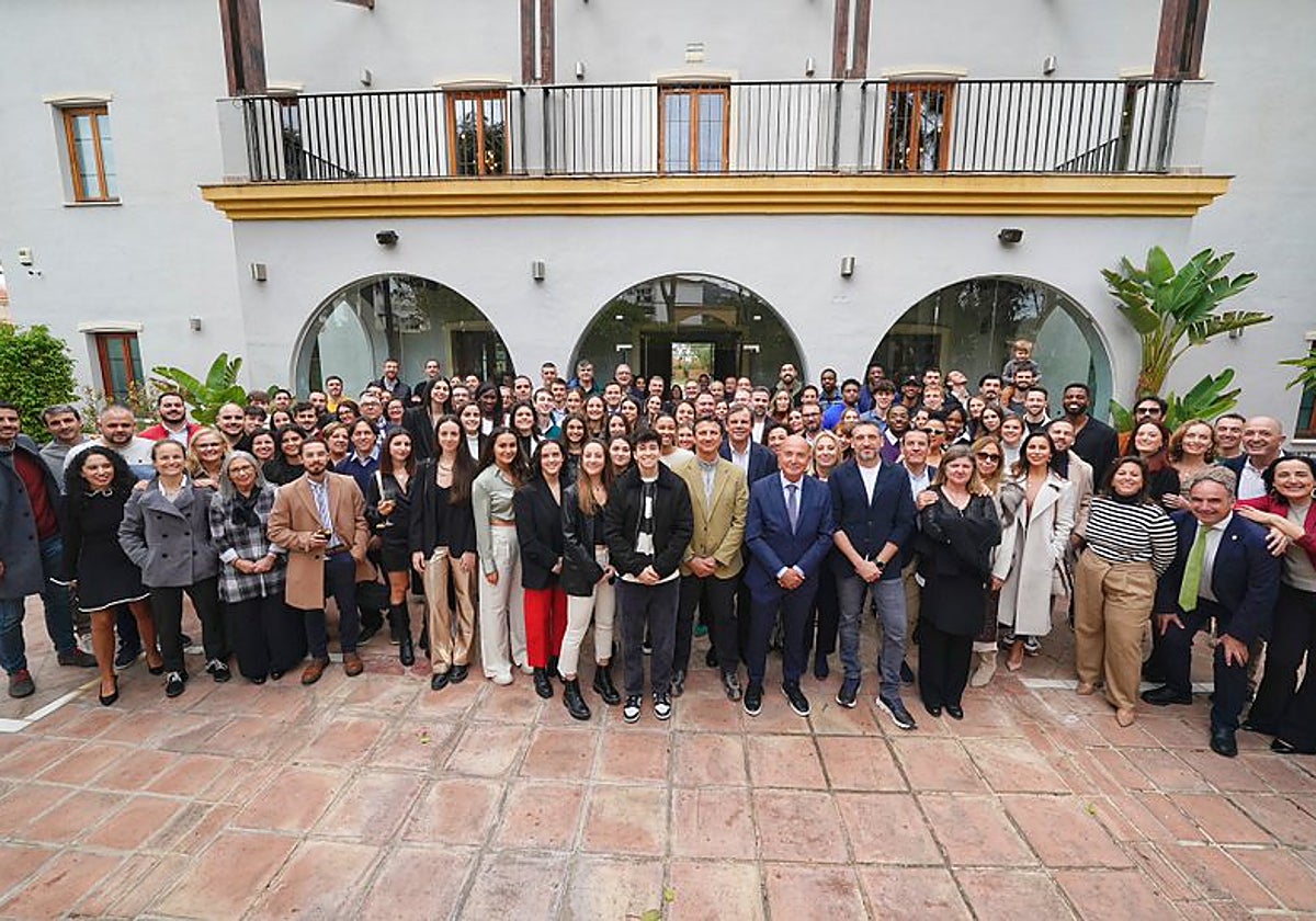 Jugadores, empleados y familiares del Unicaja.