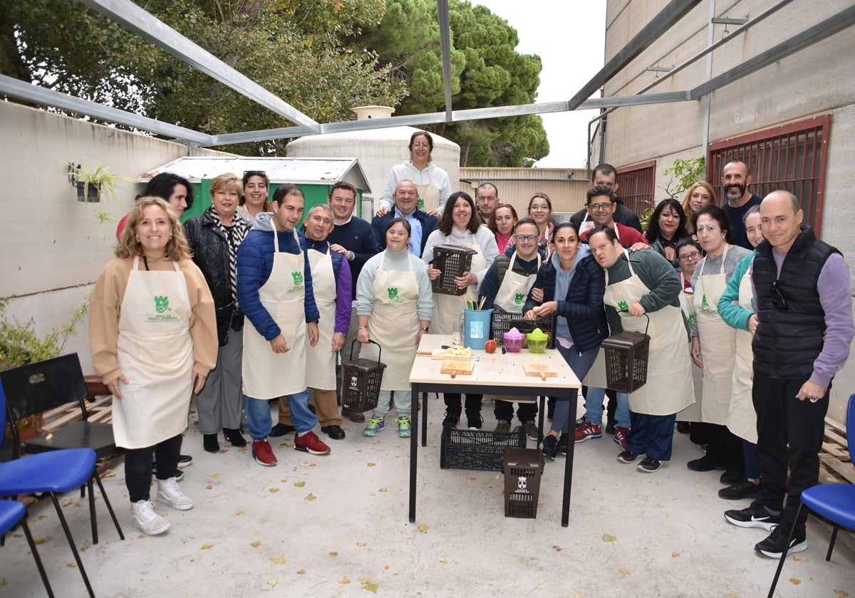 Participantes en la actividad en el centro.