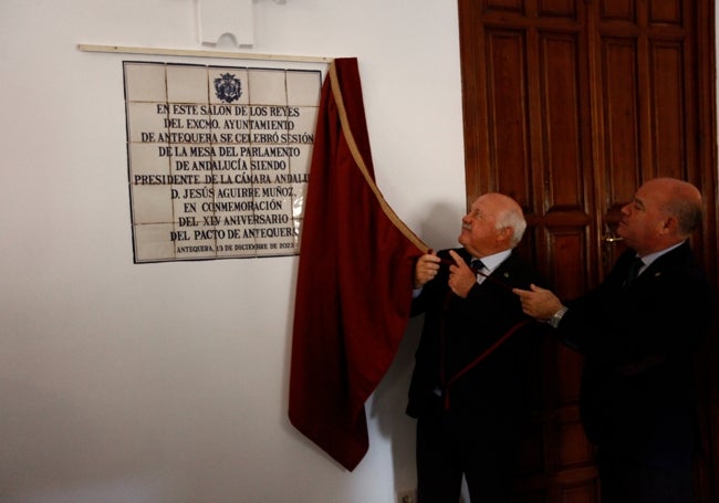 Inauguración del mosaico conmemorativo.