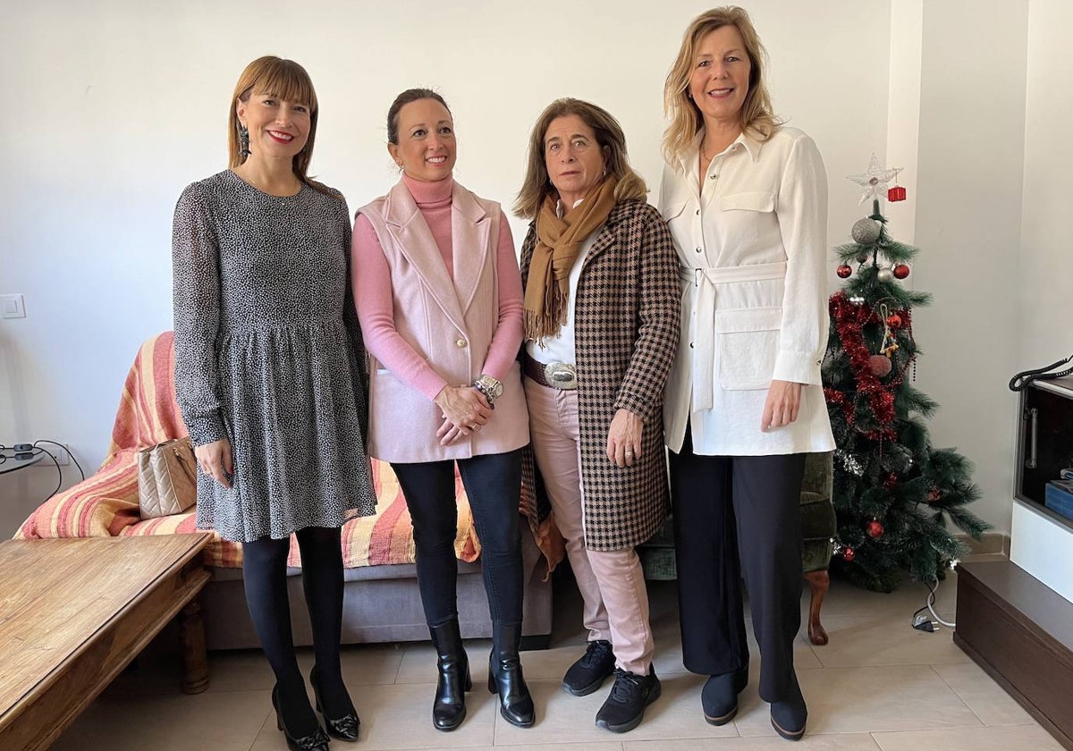 Ruth Sarabia, Patricia Navarro, Ángela Fontana y Rosa Vera, antes de la visita al piso en la zona Bailén-Miraflores.