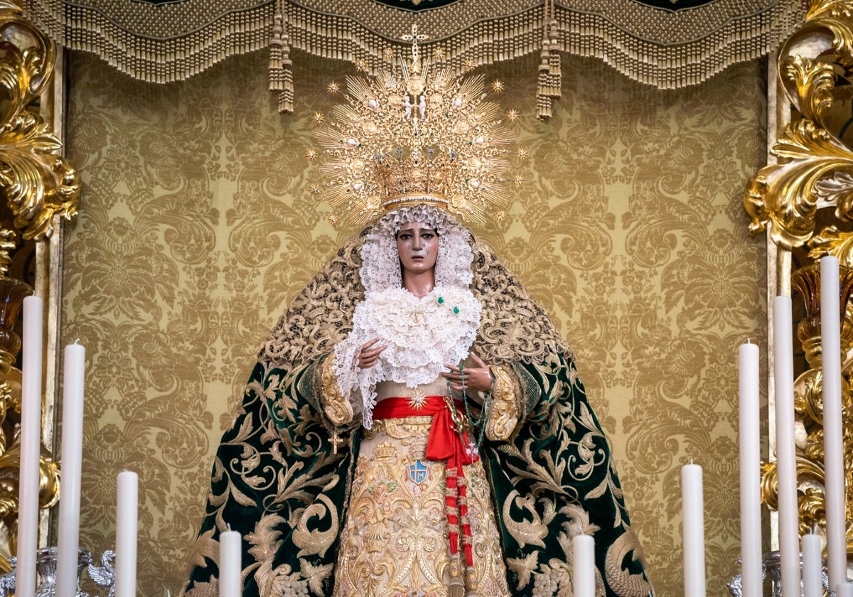 La Virgen de la Esperanza en la basílica.