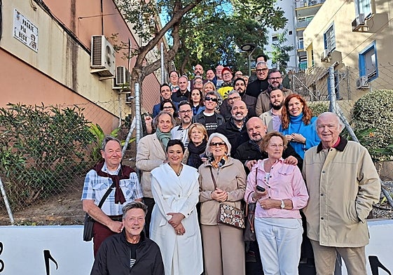 La alcaldesa y el hijo de la homenajeada, en el lugar dedicado a Beck.