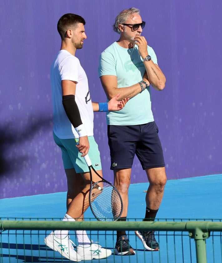 Imagen secundaria 2 - Novak Djokovic se entrena en Puente Romano con Evans