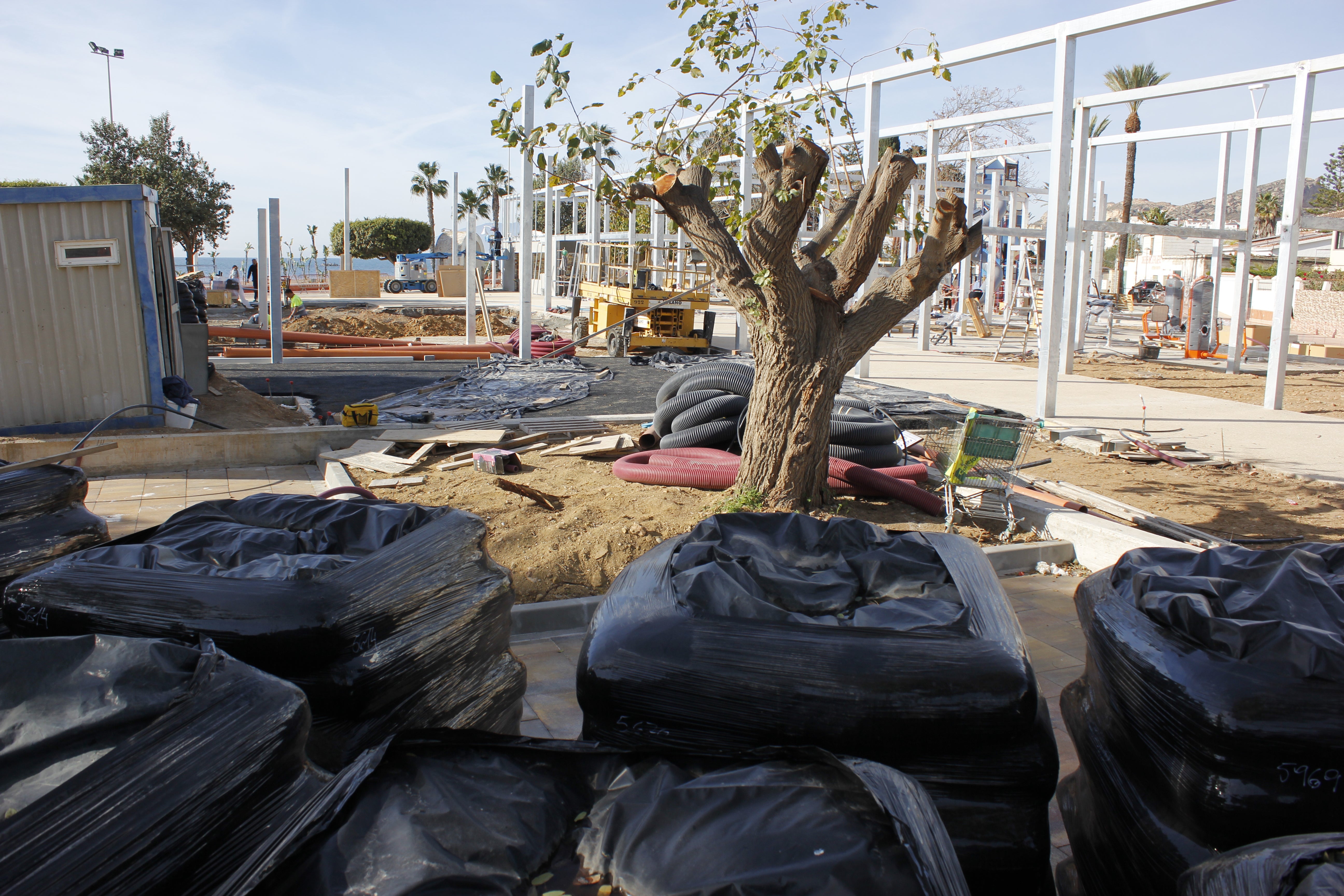 Las obras del Parque Baluma de la Cala del Moral, en imágenes