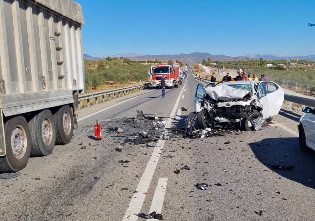 La presencia de los efectivos del Consorcio de Bomberos es habitual por la virulencia de las colisiones y la necesidad de excarcelar a las víctimas.