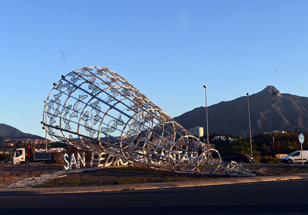 Marbella registra rachas de viento de hasta 60 kilómetros por hora que dejan daños en vegetación y adornos navideños