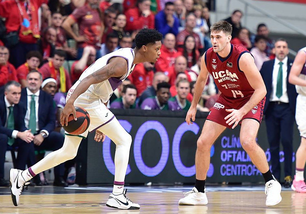 Carter, que firmó un gran partido en Murcia, ataca a Kurucs.