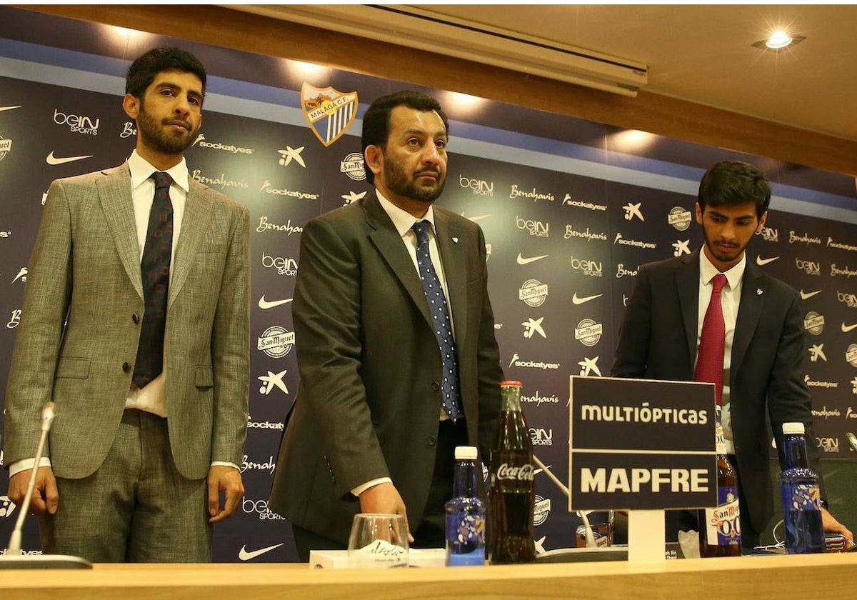 Nasser, Abdullah y Nayef Al-Thani, en la sala de prensa de La Rosaleda.