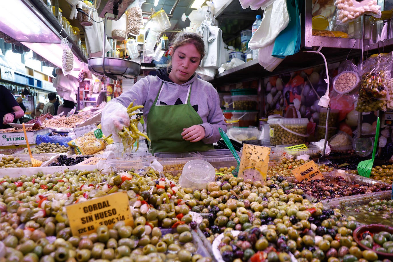 Jornada de últimas compras en Málaga antes de Nochebuena y Navidad