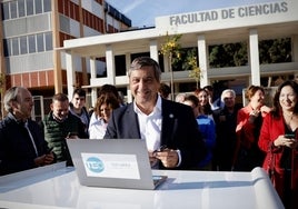 Teo López, en el momento de votar en las elecciones del pasado día 12.