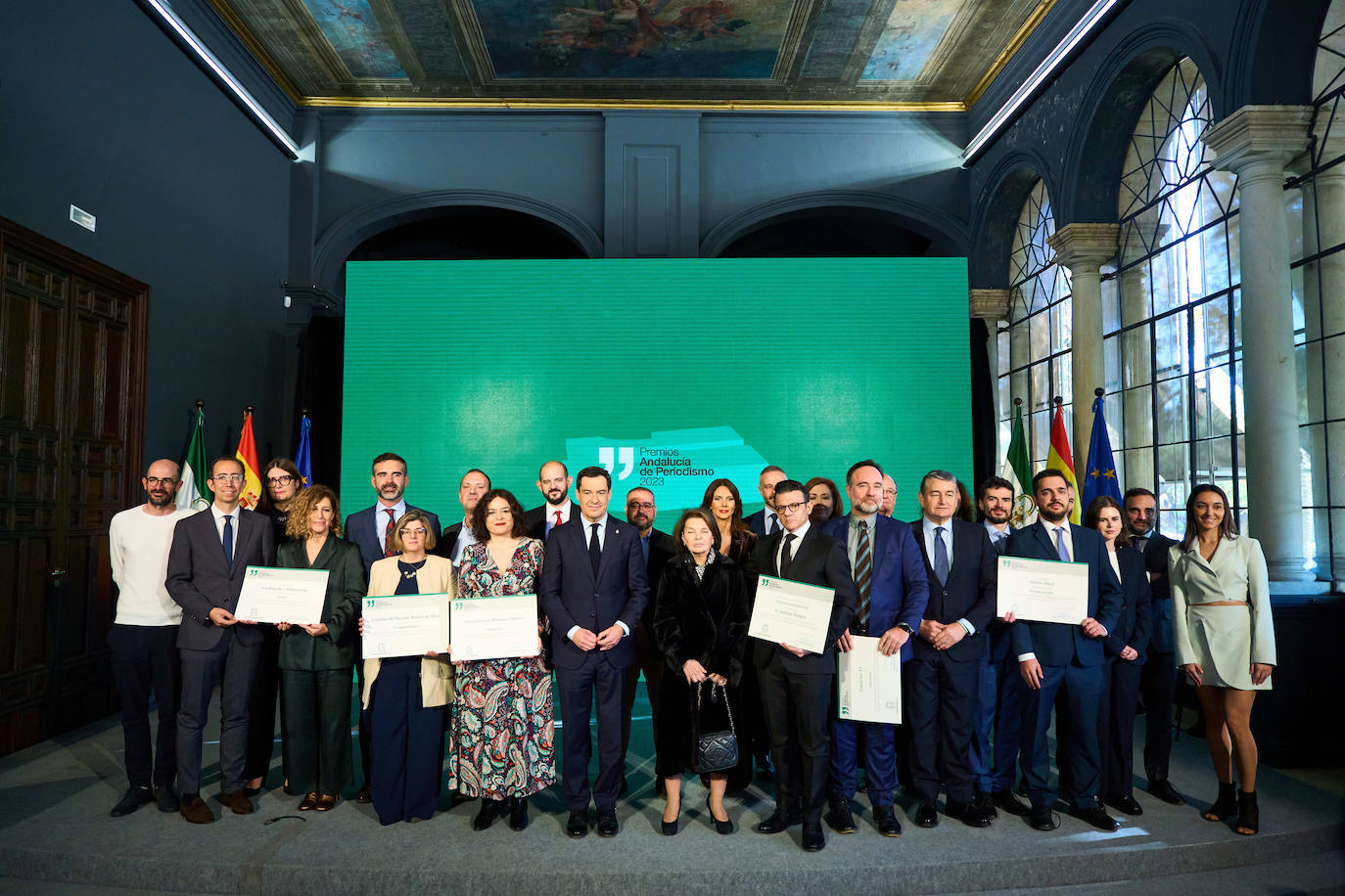 Foto de familia de los premiados