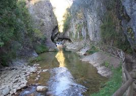 Ribera. Este recorrido pasa por enclaves espectaculares como el nacimiento del río Borosa.