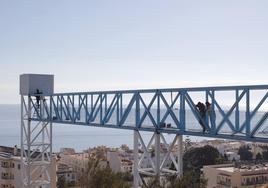 Nuevo atractivo en el Parque de La Batería de Torremolinos: un ascensor panorámico de 28,8 metros para llegar a la playa