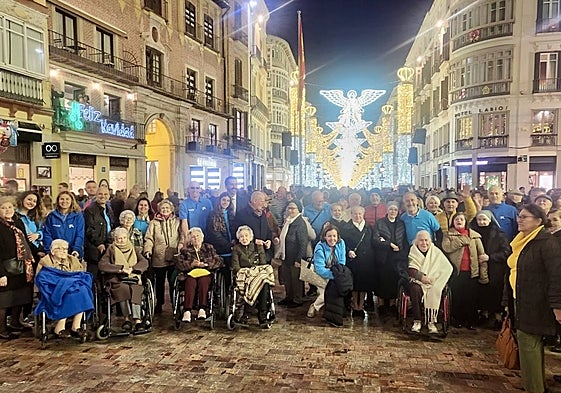 Visita al Belén de la Catedral y al espectáculo de las Luces de Navidad de calle Larios junto a las Hermanitas de los Pobres.