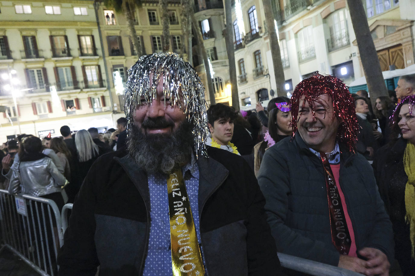 Multitud de personas eligieron el casco antiguo de la ciudad para dar la bienvenida al año 2023.