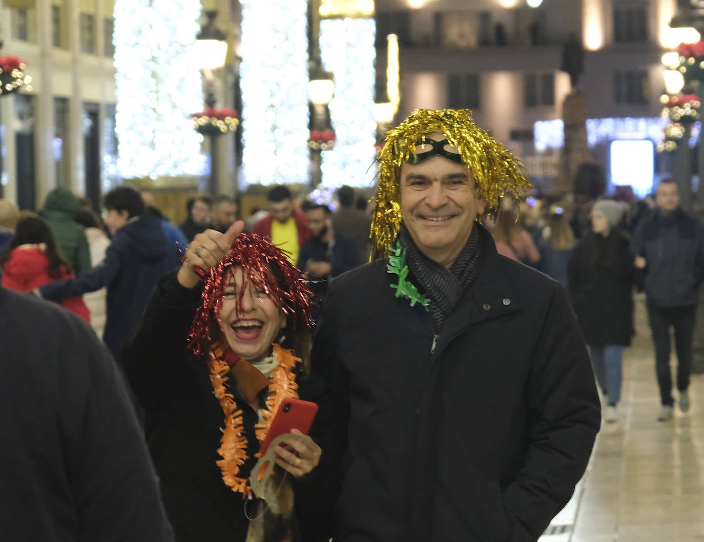 Multitud de personas eligieron el casco antiguo de la ciudad para dar la bienvenida al año 2023.