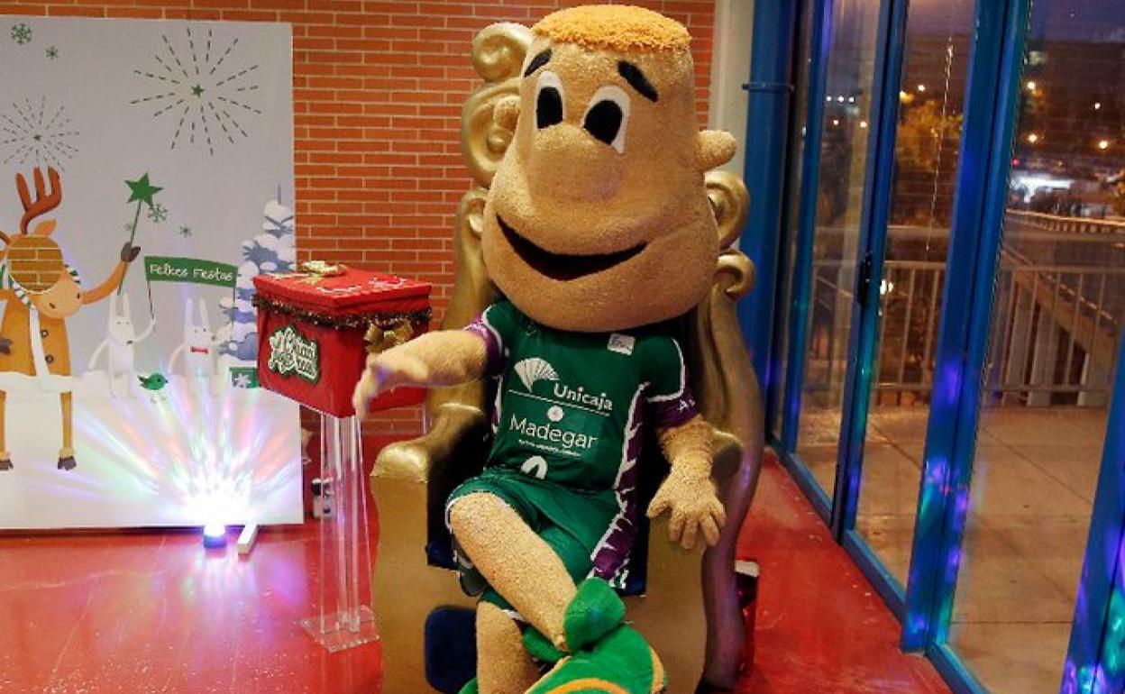 La mascota del Unicaja, Chicui, en un acto navideño. 