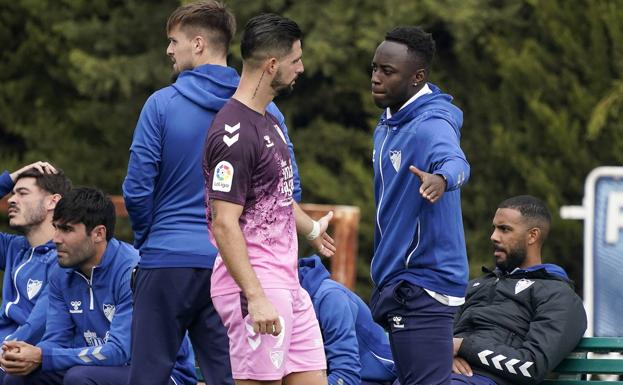 Imagen principal - Appiah en su primer día como jugador del Málaga.