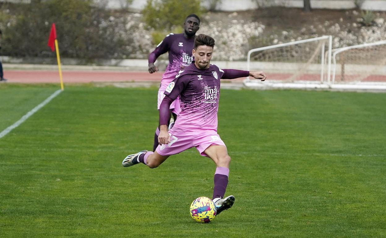 Delmás juega su primer partido con el Málaga.