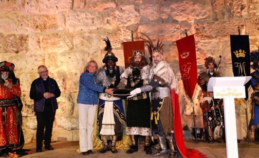 Los Reyes Magos reciben las llaves de la ciudad. 