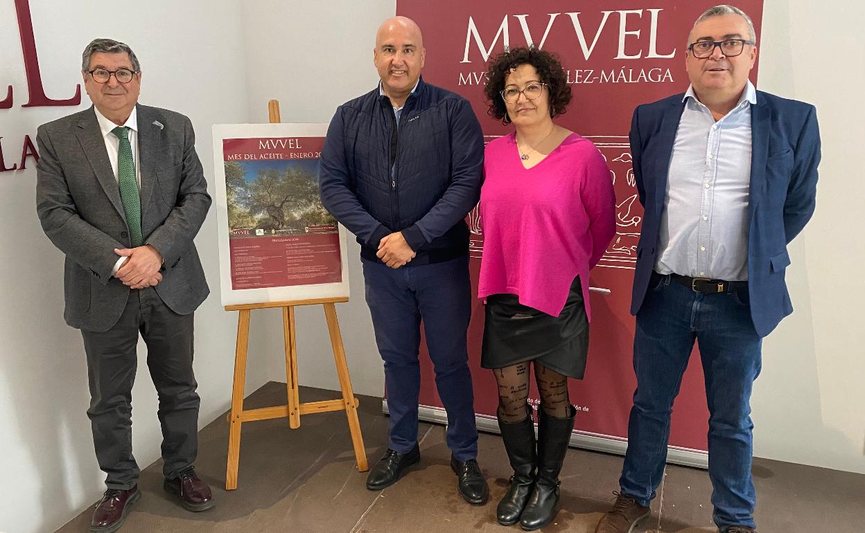Acto de presentación de la iniciativa, este lunes en el Muvel de Vélez-Málaga. 