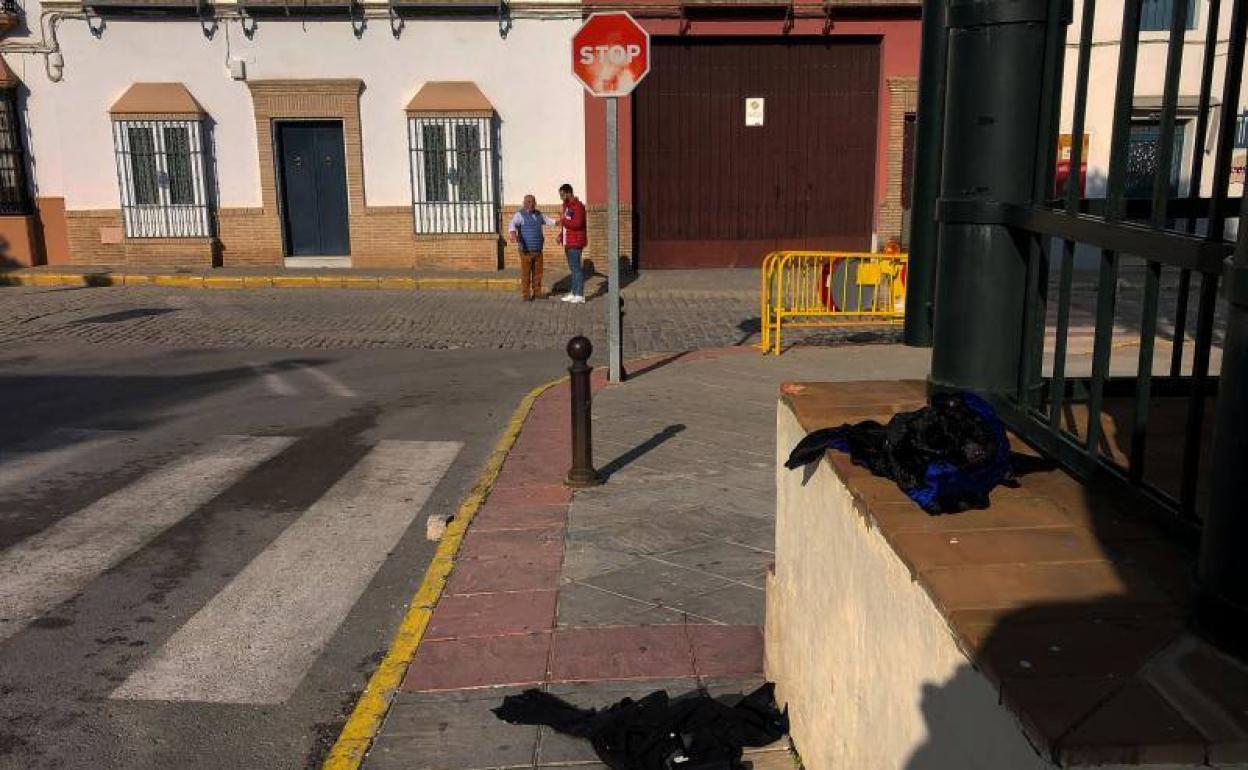 Vista del lugar en el que tuvo lugar el accidente durante la cabalgata de Reyes en el que falleció una mujer de 72 años, en Marchena