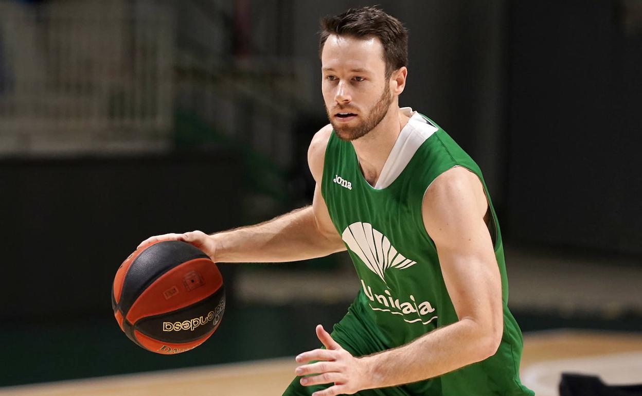 Tyler Kalinoski, ex del Breogán, en un entrenamiento reciente del Unicaja. 