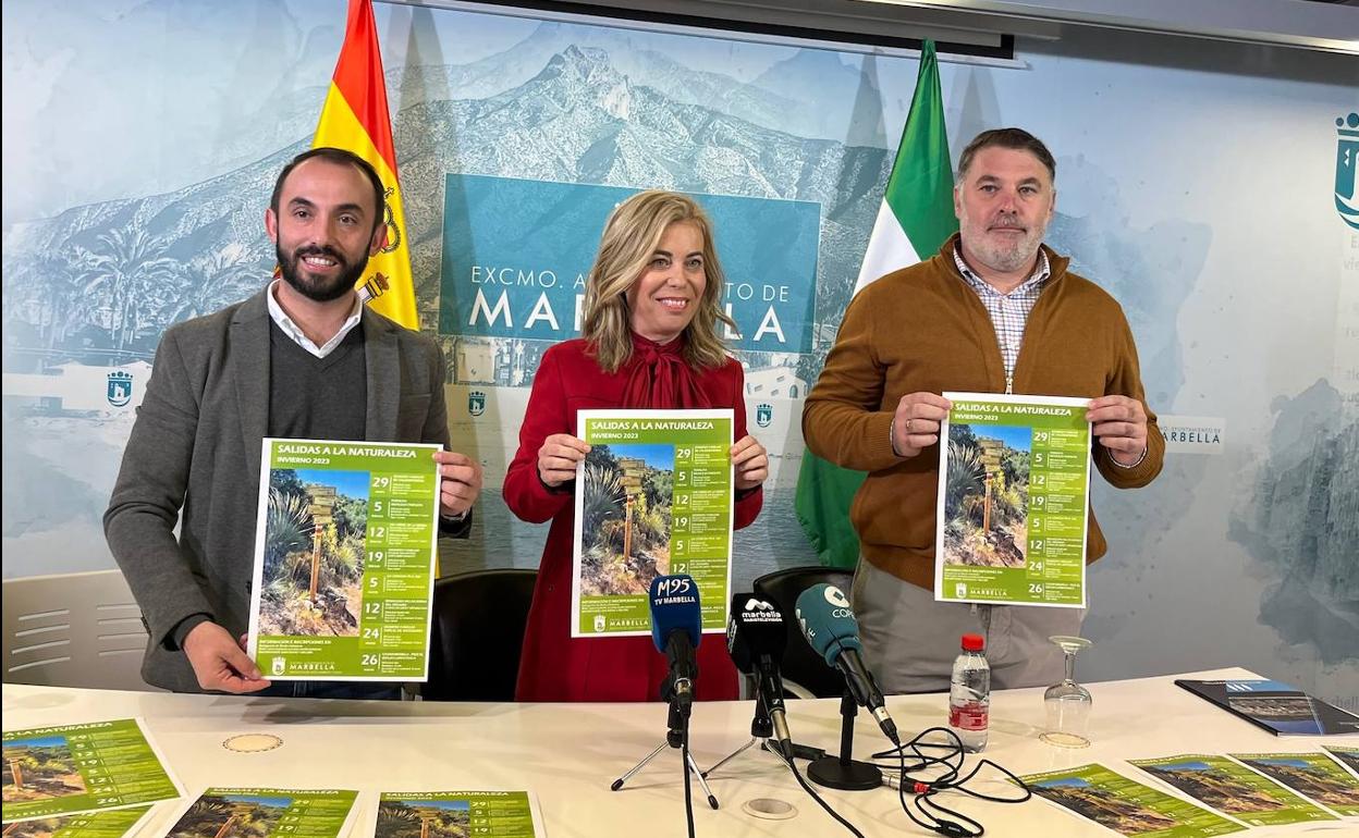 El concejal de Transporte, Enrique Rodríguez, la edil de Medio Ambiente, María José Figueira, y el coordinador del área, Francisco Gaona. 