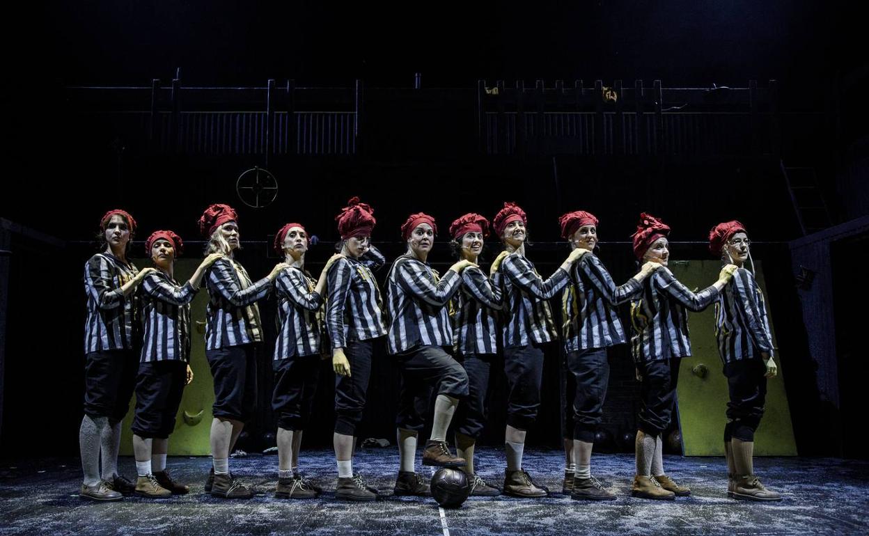 Festival de Teatro: 'Ladies Football Club' y la fórmula del éxito de Sergio Peris-Mencheta