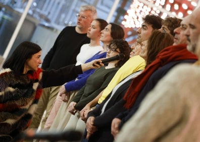 Imagen secundaria 1 - Algunas de las perfomances que hicieron los alumnos en el Aula de Cultura de SUR. 
