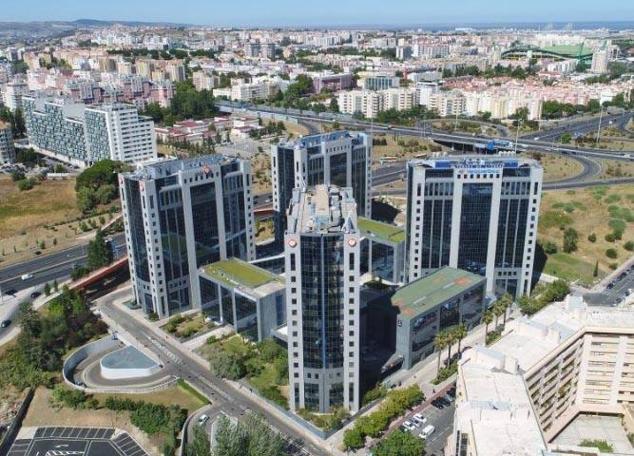 Una de las torres de un parque empresarial en Lisboa.