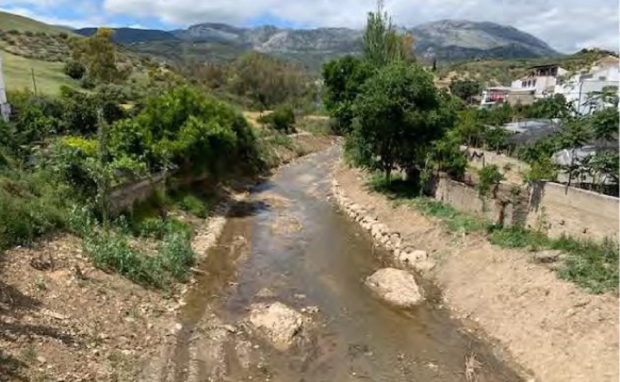 Imagen de una de las zonas del río de Riogordo en las que se actuará. 